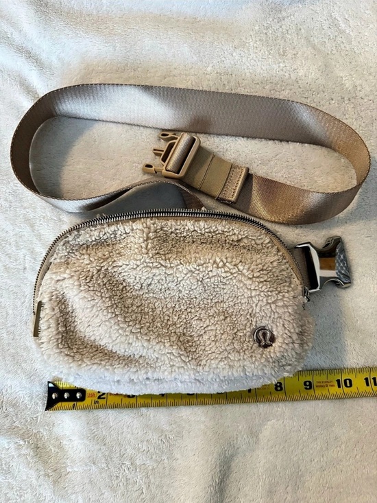 lululemon athletica Handbags - lululemon Everywhere Belt Bag 1L Fleece Beige